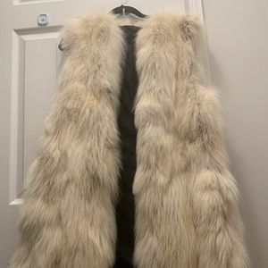 size small but feels like medium it’s warm and can turn into a lovely vest